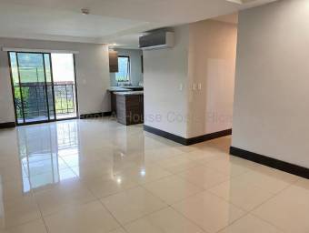 Se vende apartamento en Brasil Santa Ana 26-1696