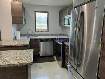 Se vende apartamento en Brasil Santa Ana 26-1696