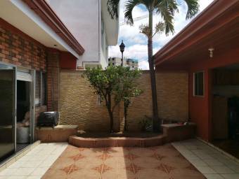 Se vende amplia casa en San Pablo Heredia 25-1004