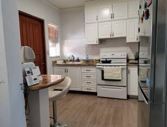 Se vende amplia casa en San Pablo Heredia 25-1004