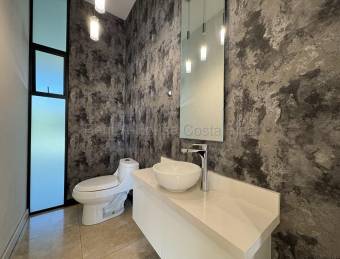 Casa moderna de lujo diseñada por arquitecto en Santa Ana Lindora #26-1654 GS