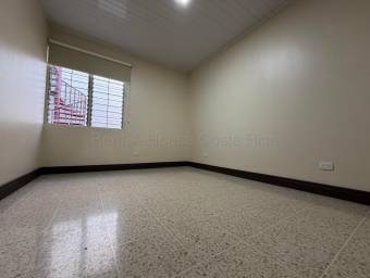 Casa de dos plantas en venta en Sabana Sur con patio y excelente ubicación urbana #26-1593 GS