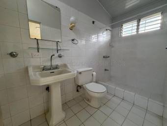 Casa de dos plantas en venta en Sabana Sur con patio y excelente ubicación urbana #26-1593 GS