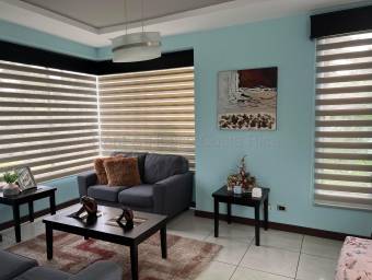 Casa en venta con amplio terreno y entorno natural ideal para disfrutar tranquilidad y amplitud #26-