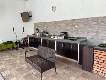 Casa en venta con amplio terreno y entorno natural ideal para disfrutar tranquilidad y amplitud #26-