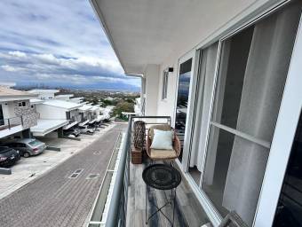 Casa en venta en Santa Ana con vista panorámica, terraza y excelente potencial de inversión #25-1400