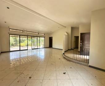 House for sale in Guachipelín de Escazú. Bank-owned property. House for sale in Guachipelín de Escazú. Bank-owned property.