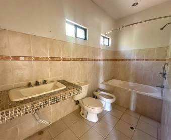 House for sale in Guachipelín de Escazú. Bank-owned property. House for sale in Guachipelín de Escazú. Bank-owned property.