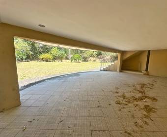 House for sale in Guachipelín de Escazú. Bank-owned property. House for sale in Guachipelín de Escazú. Bank-owned property.