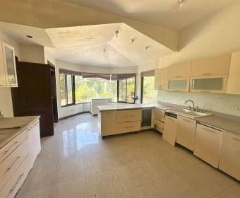 House for sale in Guachipelín de Escazú. Bank-owned property. House for sale in Guachipelín de Escazú. Bank-owned property.