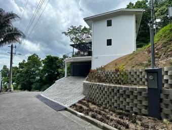 Se vende casa con piscina en Garabito Puntarenas 26-1683
