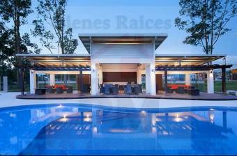 Se Alquila Apartamento 100% Amueblado en Condominio en Heredia !!!