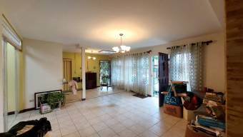 Se vende casa con uso de suelo mixto en Catedral San José 25-825