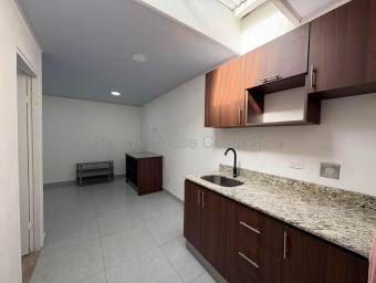 Apartamento tipo estudio en alquiler en Escazú centro compacto y funcional #26-1638 GS