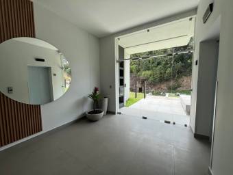 Se alquila apartamento en Santa Ana San José 26-1048