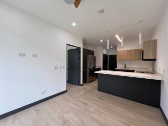 Se alquila apartamento en Santa Ana San José 26-1048