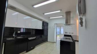 Venta casa moderna en cotizado condominio en Santa Ana Venta casa moderna en cotizado condominio en Santa Ana