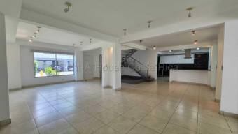 Venta casa moderna en cotizado condominio en Santa Ana Venta casa moderna en cotizado condominio en Santa Ana