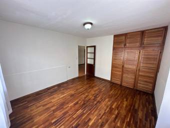 Se vende casa con patio en San Francisco de Dos Ríos San José 26-1213
