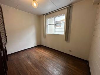 Se vende casa con patio en San Francisco de Dos Ríos San José 26-1213