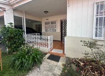 Se vende casa con patio en San Francisco de Dos Ríos San José 26-1213