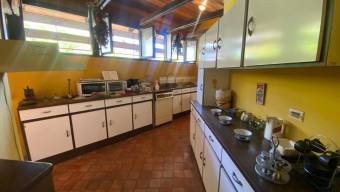 Se vende casa esquinera en Zapote San José 25-436