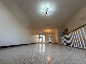 Casa amplia, luminosa y con excelente ubicación #26-1593 GS