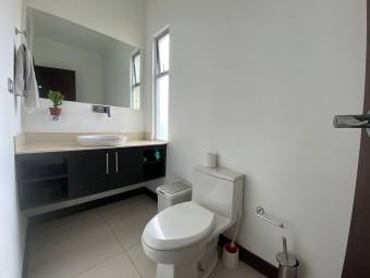 Casa en venta de dos niveles con amplio patio ideal para la familia #24-119 GS