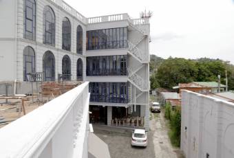 Edificio comercial de estilo neoclásico con gran metraje y ubicación estratégica Edificio comercial de estilo neoclásico con gran metraje y ubicación estratégica