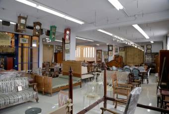 Edificio comercial de estilo neoclásico con gran metraje y ubicación estratégica Edificio comercial de estilo neoclásico con gran metraje y ubicación estratégica