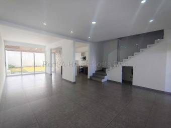 Casa contemporánea de 2 niveles con acabados de lujo, balcón y cocina moderna #26-1686 GS