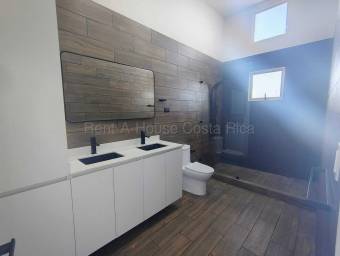 Casa contemporánea de 2 niveles con acabados de lujo, balcón y cocina moderna #26-1686 GS