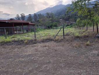 Hermoso lote plano ideal para construir o invertir rodeado de naturaleza y clima fresco #26-1700 GS