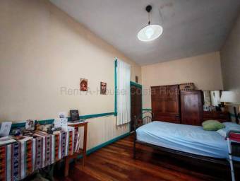 Casa amplia con gran potencial en zona estratégica y céntrica #26-1718 GS