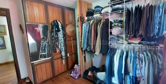 Amplia casa de varios niveles con espacios funcionales y 5 dormitorios ideal para familia #26-1697 G