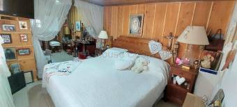 Amplia casa de varios niveles con espacios funcionales y 5 dormitorios ideal para familia #26-1697 G