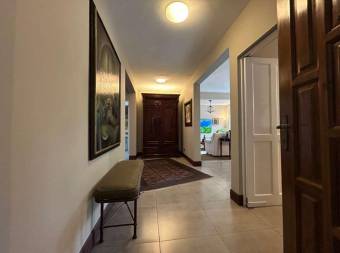 Se vende apartamento en San Rafael Escazú 26-1519