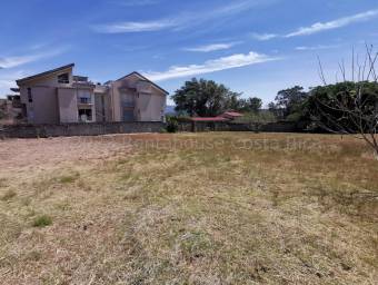 Se vende lote de más de 1100 m2 en Piedades Santa Ana 26-124