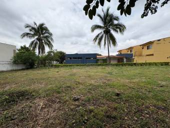 Se vende lote en Santa Ana San José 26-921