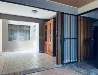 Se vende casa en Santa Barbará Heredia 26-1523