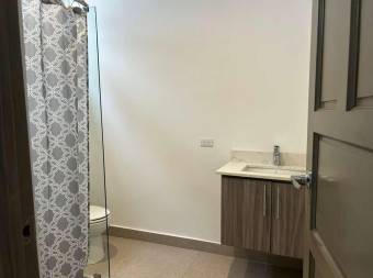 Se alquila apartamento en San Rafael Escazú 26-1240.