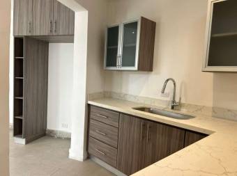 Se alquila apartamento en San Rafael Escazú 26-1240.