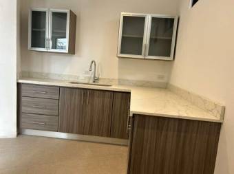 Se alquila apartamento en San Rafael Escazú 26-1240.