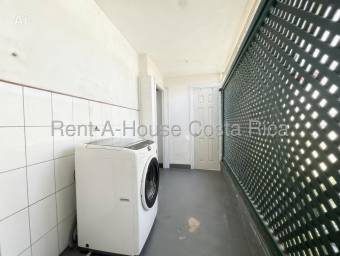 Casa Amplia con Mezzanine y Potencial para Crecer