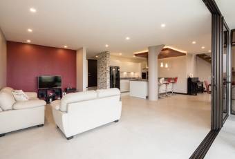 Venta de Espectacula Casa en Heredia / Mls. 25-627 OFC JB