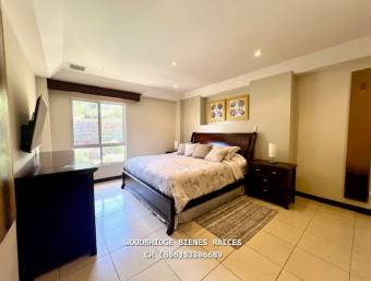 Escazu apartamento amueblado alquiler $1.800 o venta $350.000