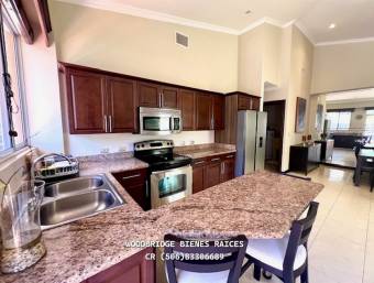 Escazu apartamento amueblado alquiler $1.800 o venta $350.000