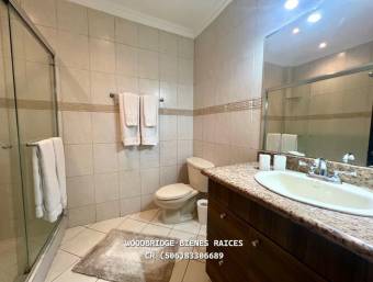 Escazu apartamento amueblado alquiler $1.800 o venta $350.000