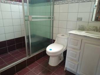 Venta de Confortable Casa en Guachipelin, Escazú / Mls. 24-1294 OFC JB