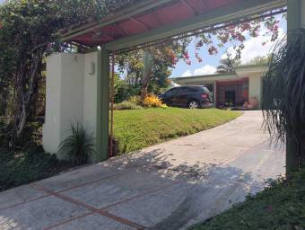 Venta de Confortable Casa en Guachipelin, Escazú / Mls. 24-1294 OFC JB